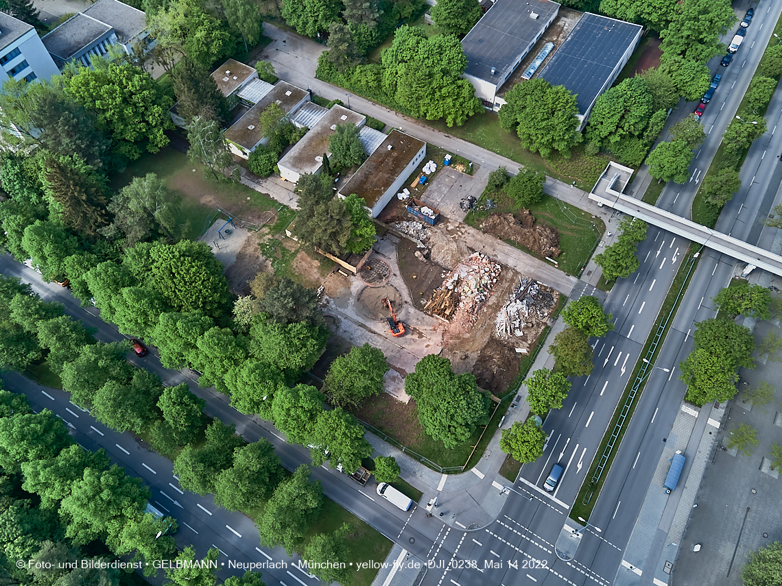 14.05.2022 - Luftbilder von der Baustelle Haus für Kinder in Neuperlach